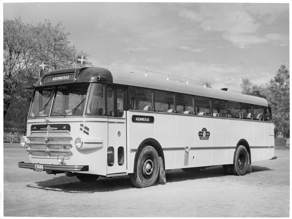 Buss byggd av Alnö Karosserifabrik. - Järnvägsmuseet / DigitaltMuseum