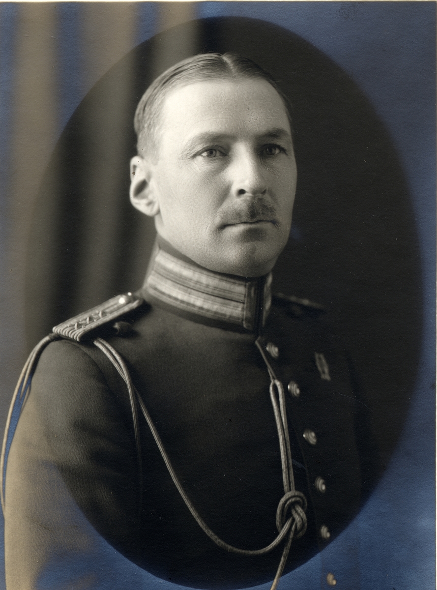 Militärassistenter vid E.J. ( Enskilda järnvägar ):
Löjtnant Martin Fornander J 11, Militärassistent vid EJ 1918-1921