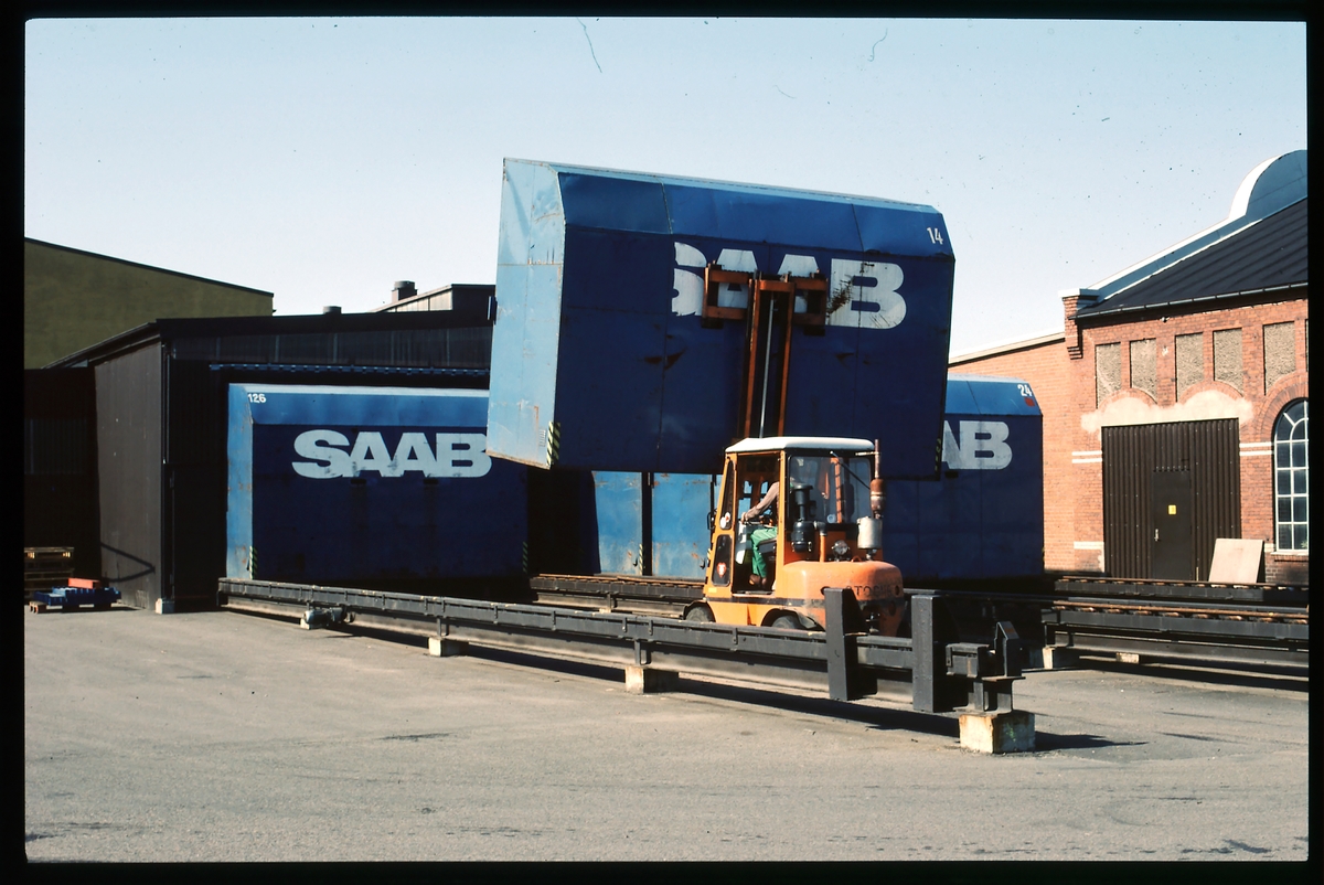 Förflyttning av SAAB-containrar.