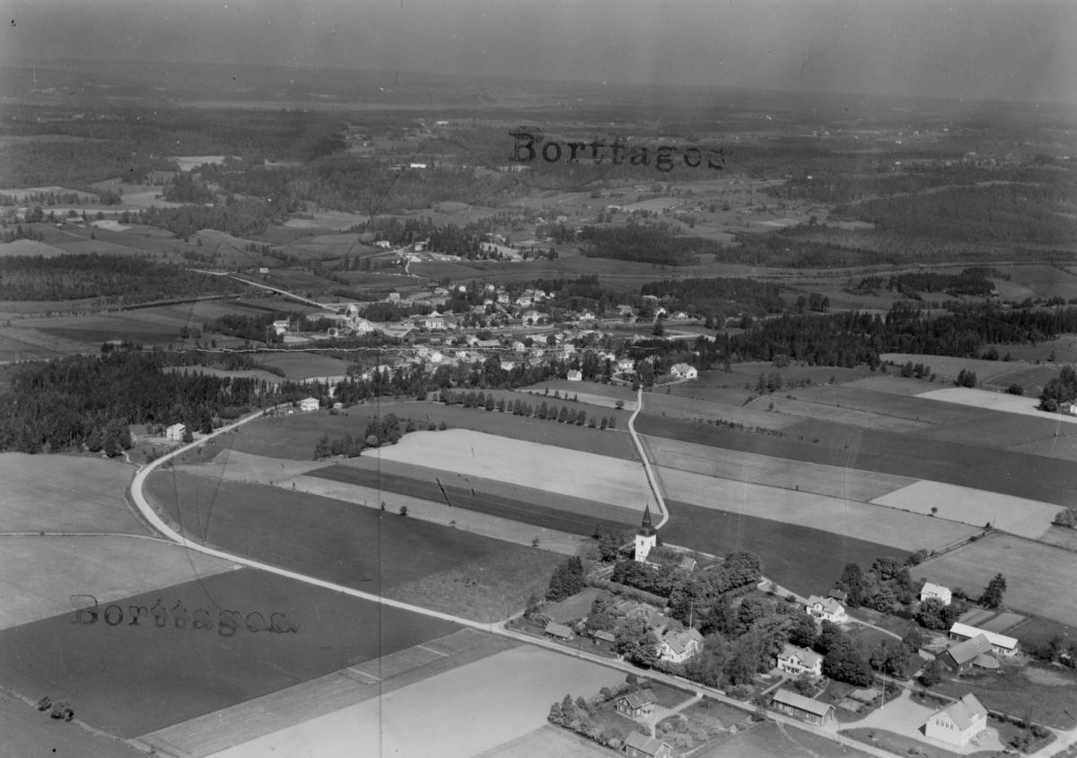 Flygfoto över Frinnaryd i Aneby kommun. Nr L 836.