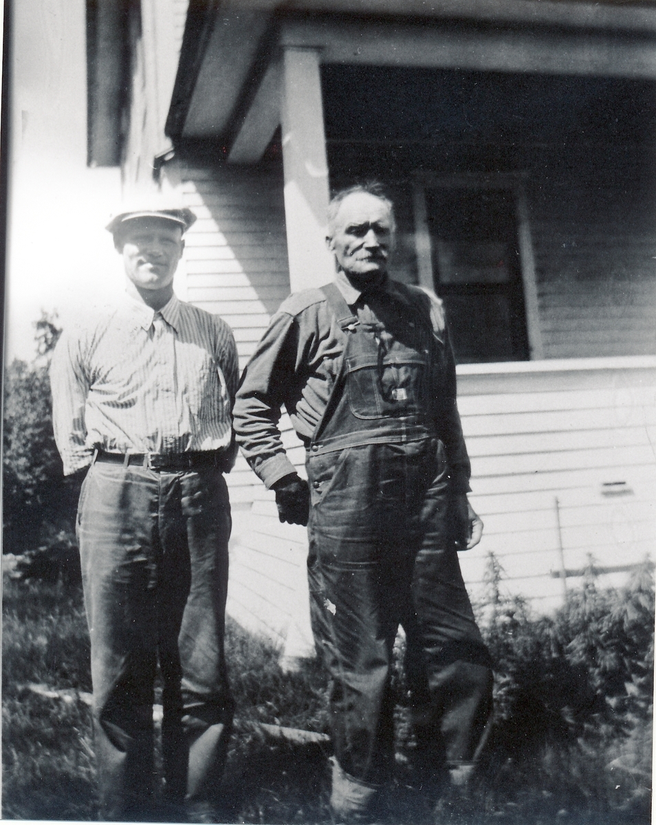 Nils og Mikal Iversen fra Lekangen i Tranøy. Canada 1942
