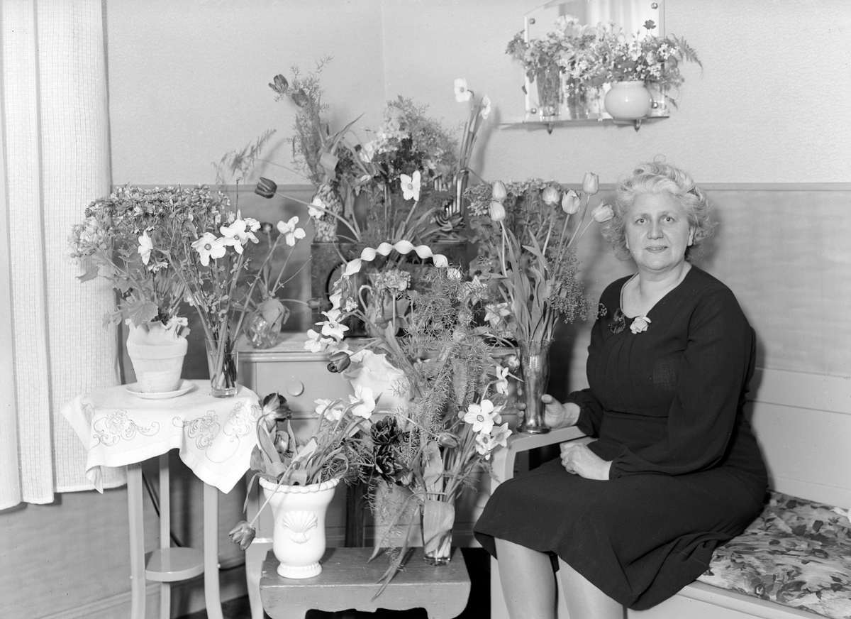 Fru Larsson, Strömsbro. Foto maj 1945.