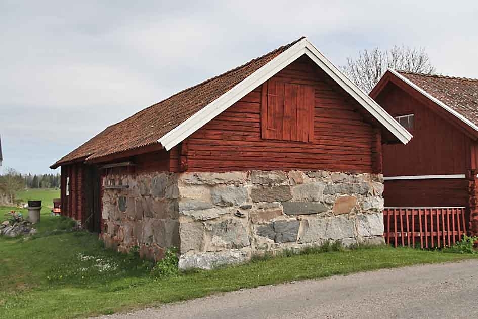 Restaurering av överloppsbyggnad, stall och källarbod, innan, Skållbo, Hållnäs socken, Uppland 2010