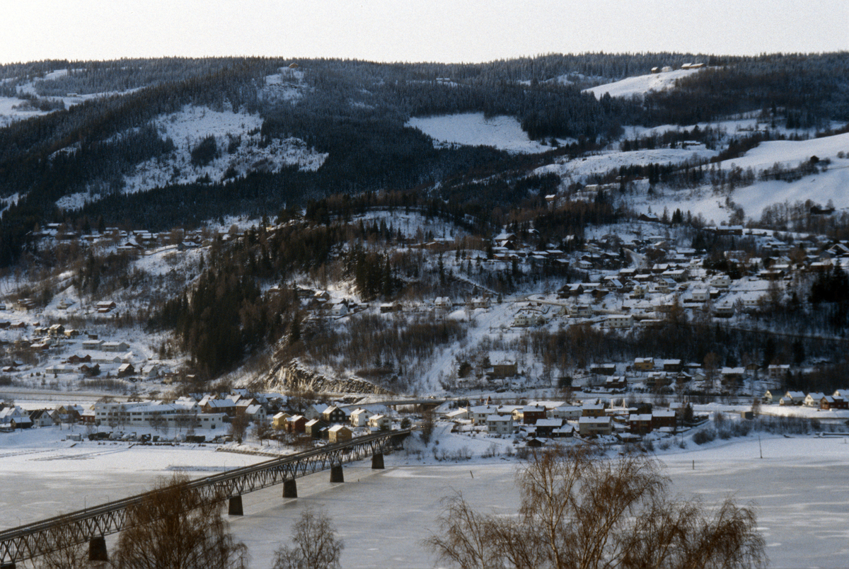Lillehammer, Vingnes og Vingnesbrua, bebyggelse, utsikt mot sør-vest Foto fra Lillehammer kirke