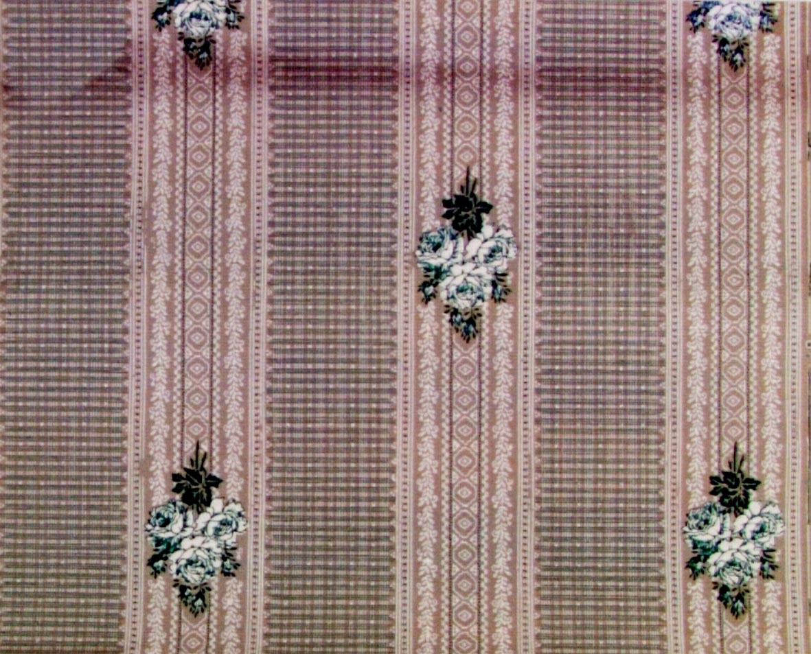 Randmönster med spetsbårder dekorerade med rosenbuketter i diagonalupprepning. Tryck i vitt och starkgrönt på ett ljusgrönt genomfärgat papper. Textilimiterande bakgrund.