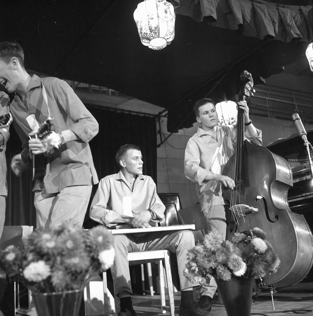 Danslekafton på fritiden.
29 september 1958.