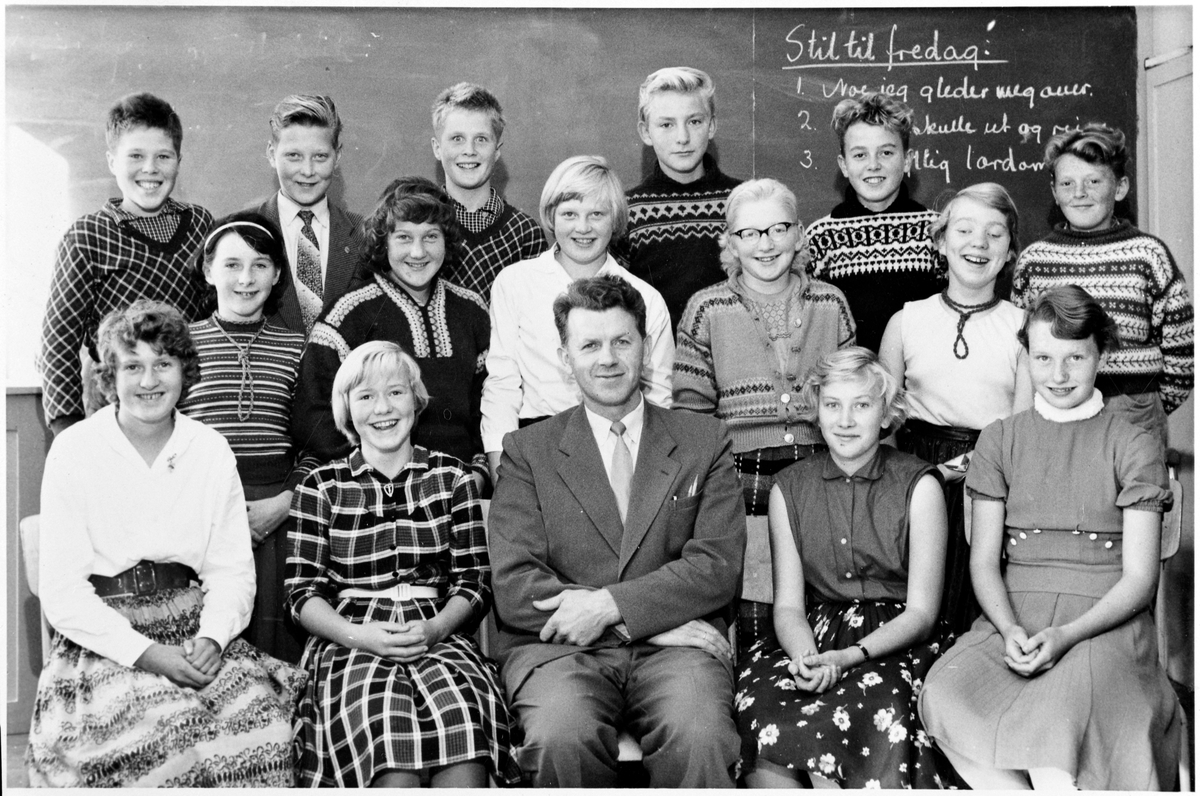 Klassebilde av 7. klasse Fagerenget skole, Lysøysund, Bjugn, i 1954