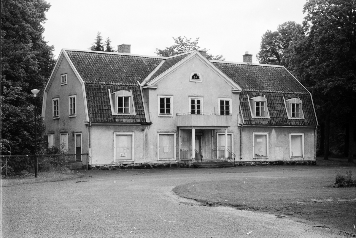 F d brukshandeln, ursprungligen gruvfogdekontor, vid Malmtorget,  Dannemora, Uppland 1991