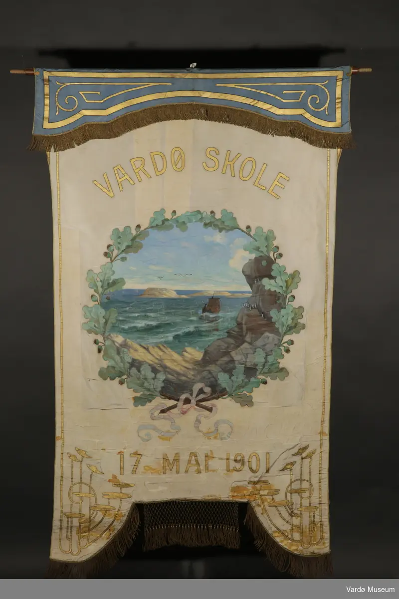 Vardø skole
17 mai 1901 
«Lys over land»