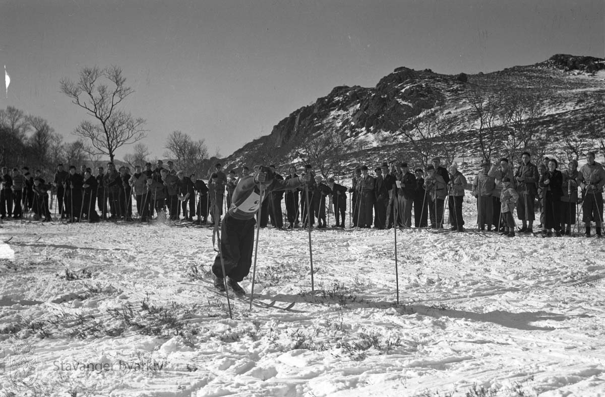 Skiforeningens stafettrenn i Madlandsheia søndag 7. mars 1937