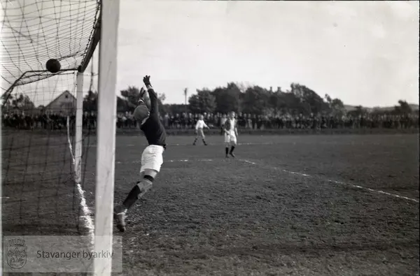 Fotballkamp På Stavanger Stadion - Stavanger Byarkiv / DigitaltMuseum