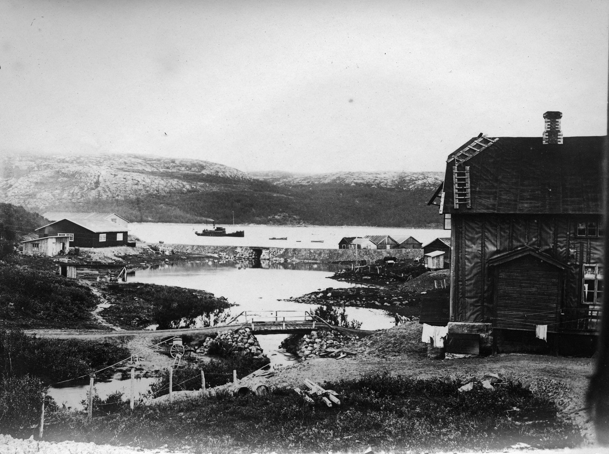 Kirkeneselvens utløp, Kirkenes havn 24.07.1907.