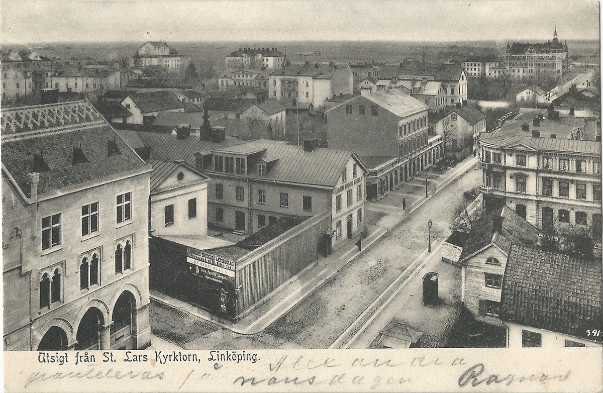 Vykort från Sankt Larskyrkans torn Linköping.
Ågatan, Sankt Larsgatan, Gamla Riksbanken,
Postämplat 21 december 1906