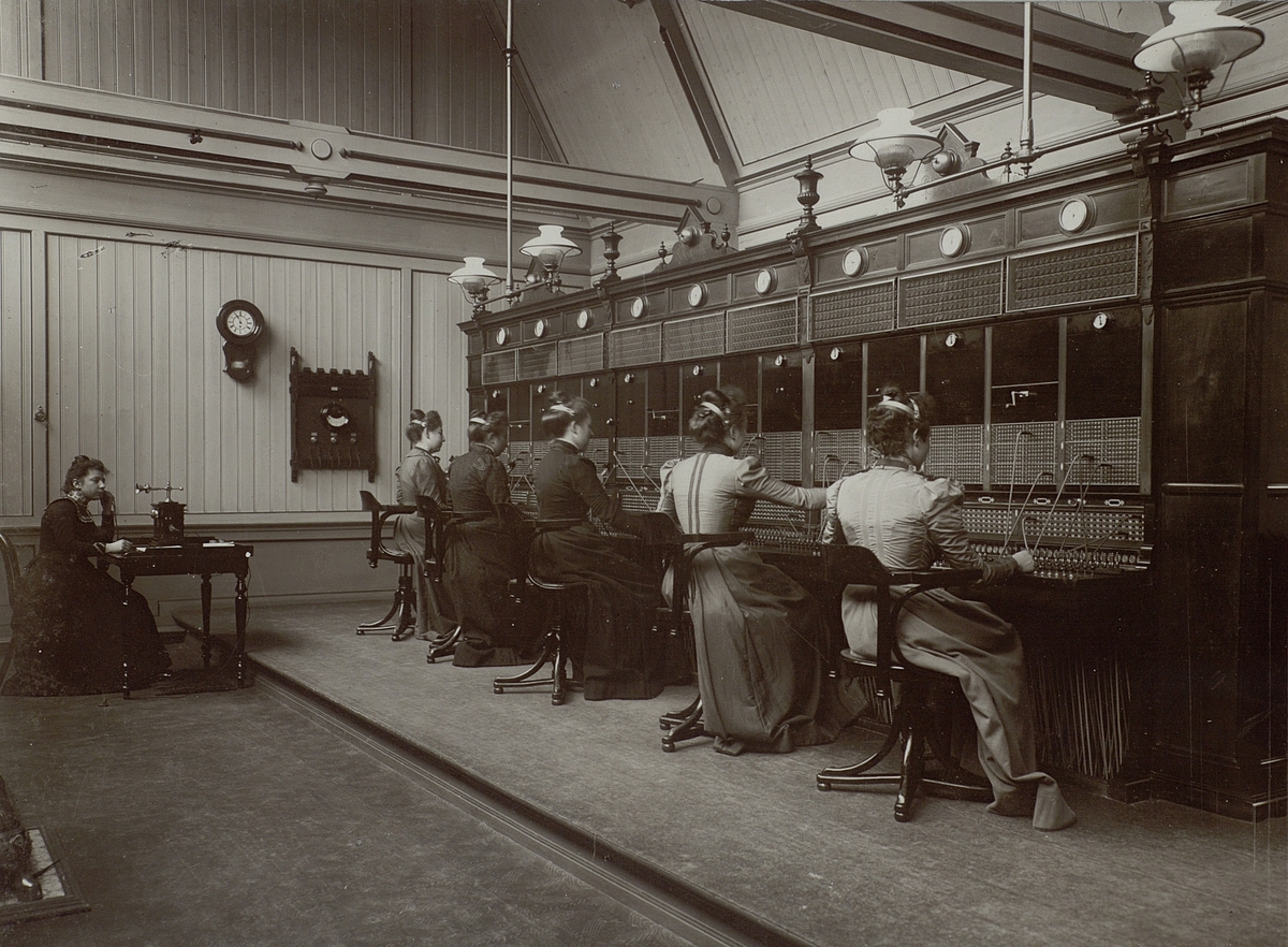 Utrecht, Holland, 1898. LME. Telefonstation. Interiör.