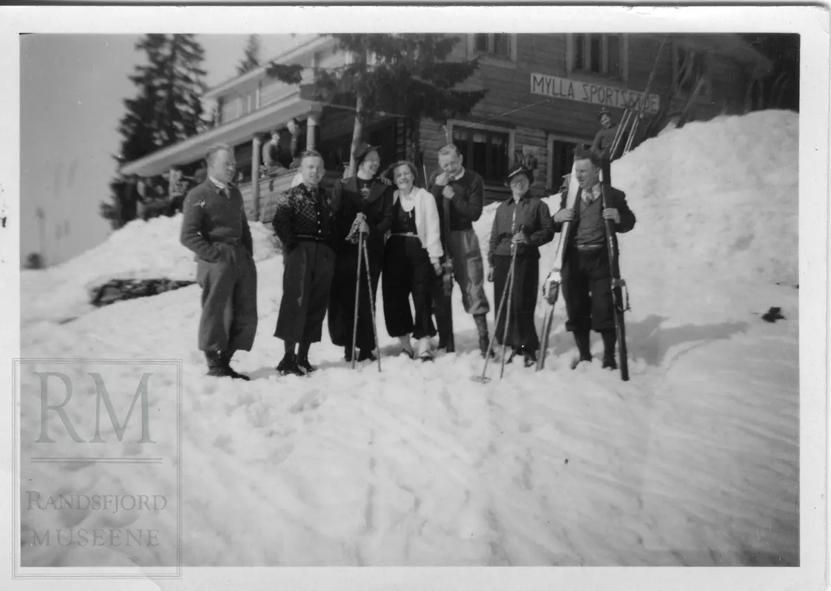En del av Lunner Handelslags personale på skitur til Mylla.