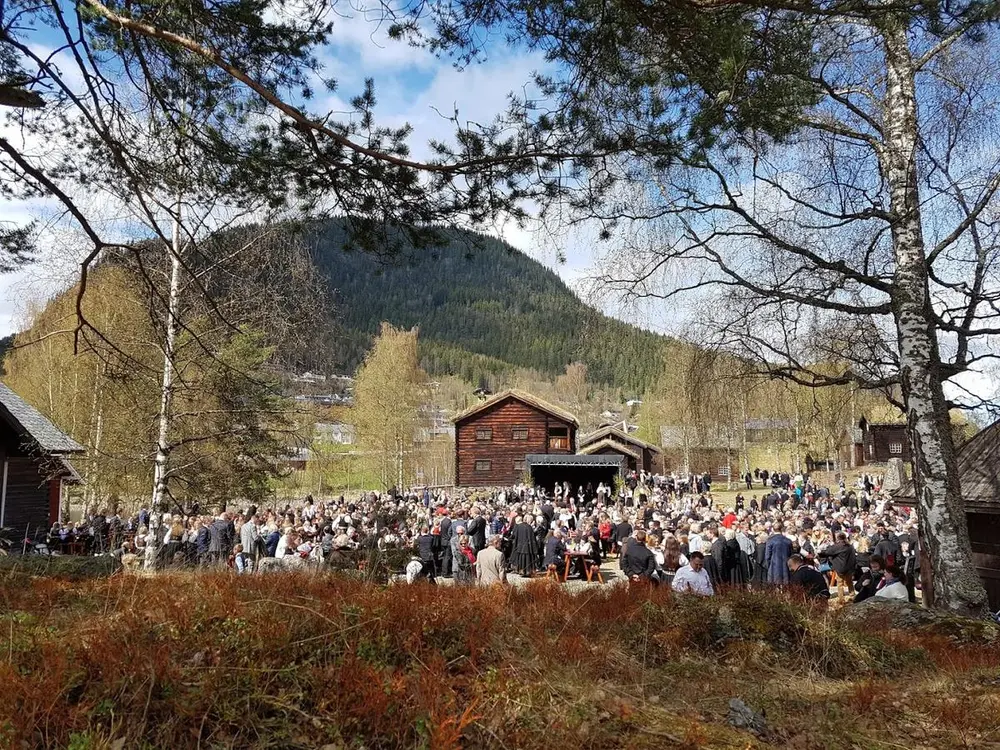 stor folkemengde på museet 17. mai