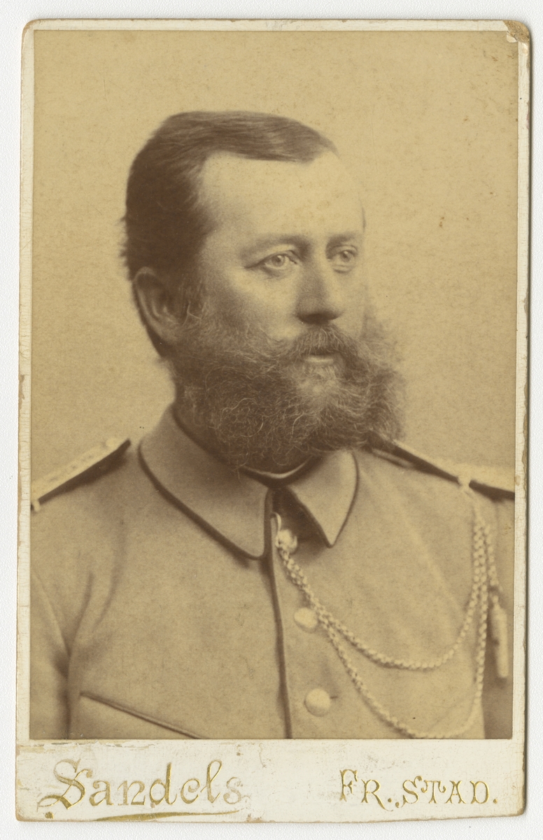 Porträtt av okänd norsk officer.