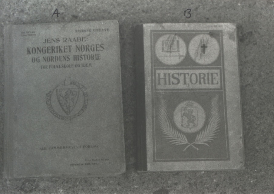 Forside A: Segl
Forside B: sirkler med riksvåpen, bok og sverd, kors