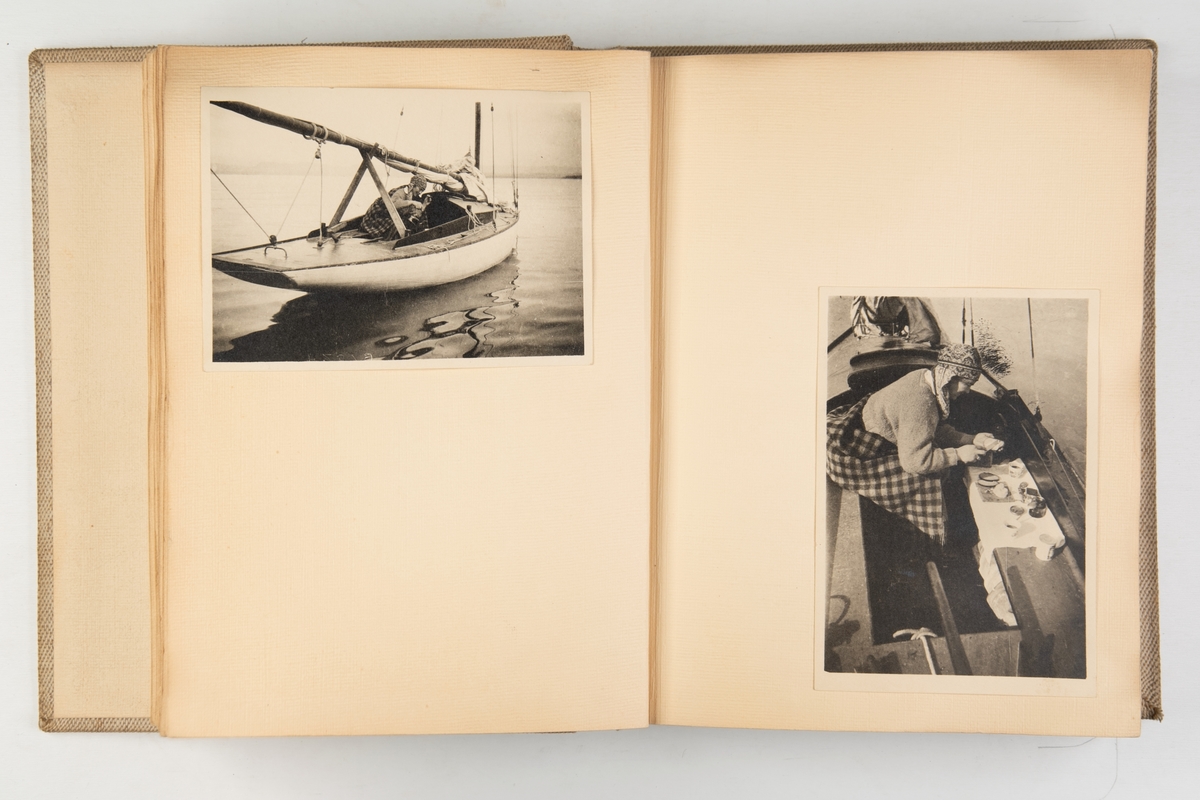 Album med fotografier fra reiser med lystbåt og turer i utmark