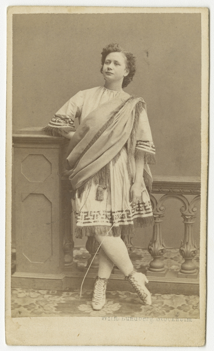 Porträtt av skådespelerskan Ida Landelius som Orestes i Sköna Helena.