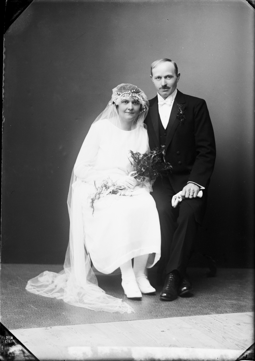 Brudparet Jansson från Stjärnhov, Gryt socken, Södermanland 1925