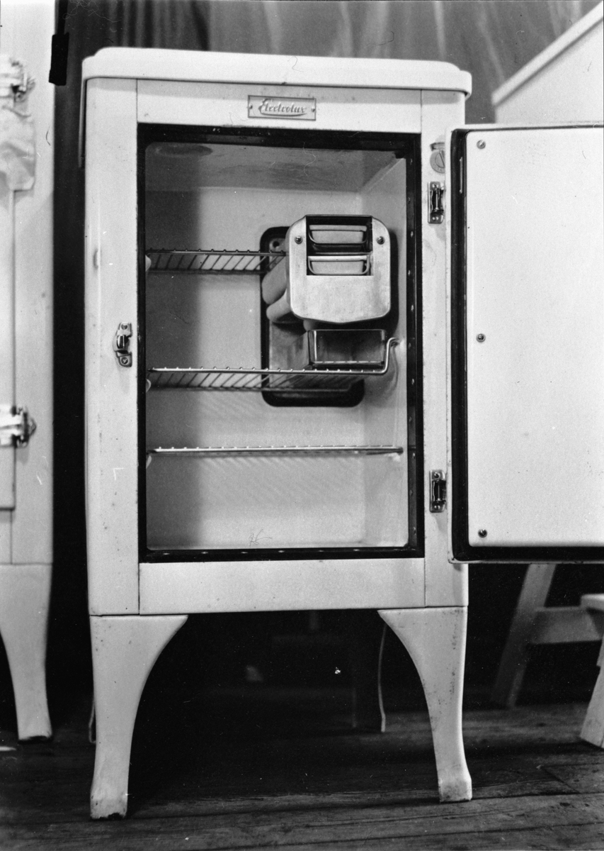 Elektrolux-Laboratoriet. L 22-kylskåp med slingevaporator.