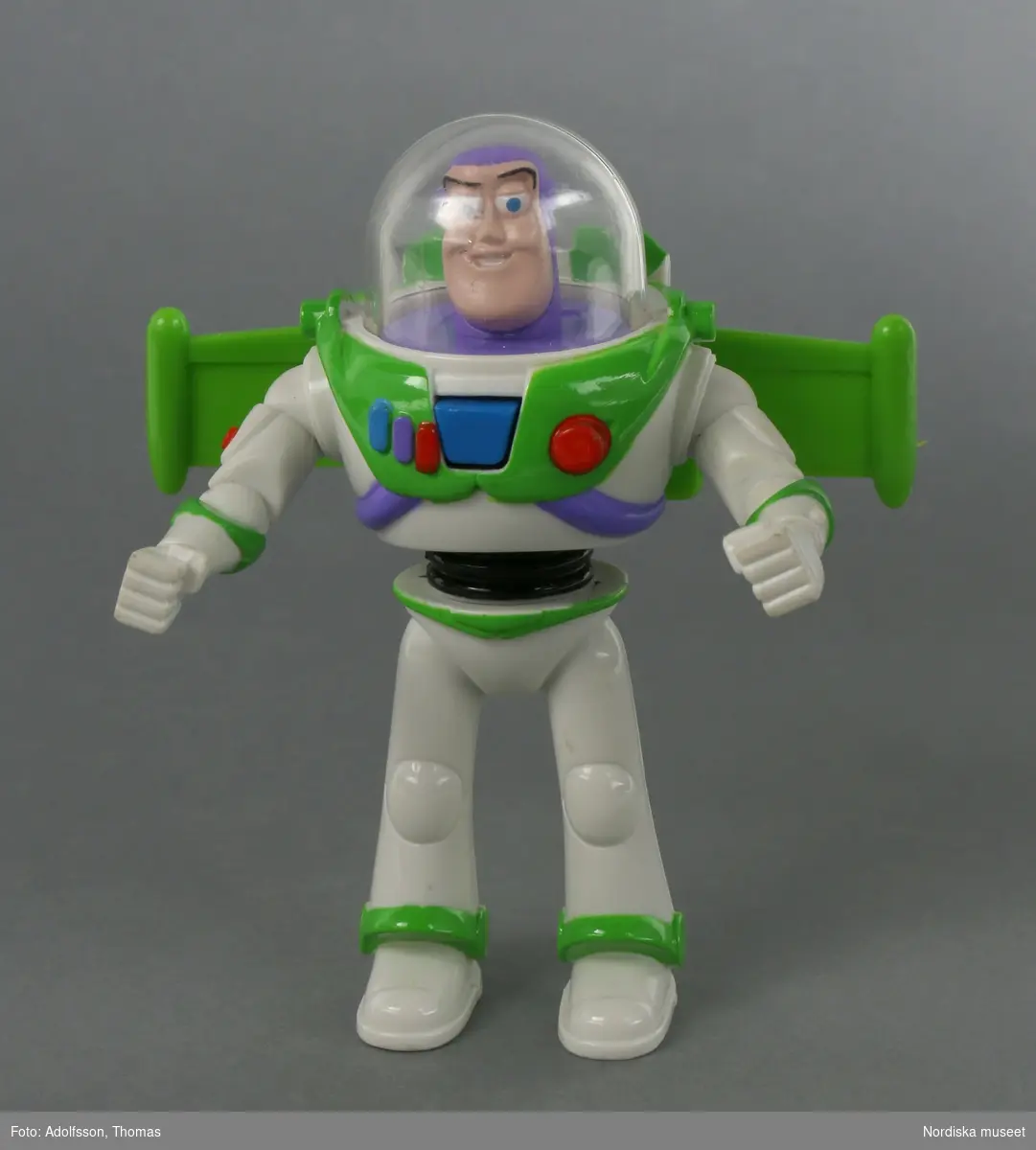 Figuren föreställer en rymdjägare vid namn Buzz Lightyear, som är en av leksakerna som får liv i filmen Toy Story.
