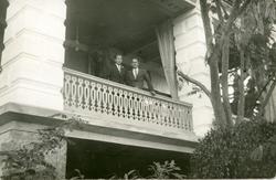 Hans Engnestangen og Michael Staksrud stående på balkongen d