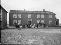 Lyng mellom østre, Stiklestad, Verdal 1903
Familein avfotogr
