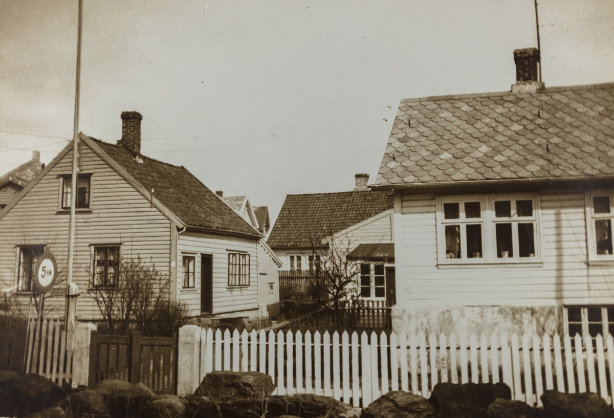 Hauge, Kong Sverresgate sett fra den gamle kirkegård, ca. 1930.