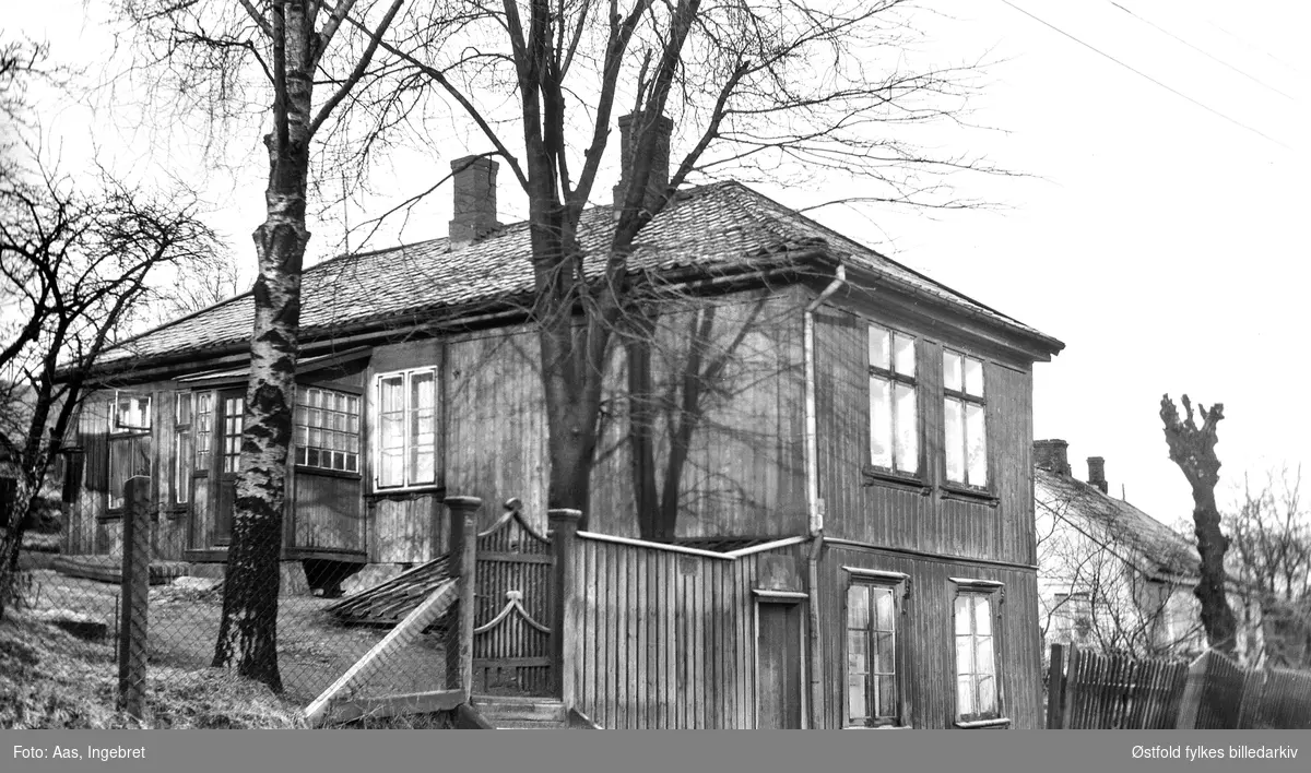 Glengsgata 9 i Sarpsborg 1928. Bygningen er fra ca. 1830.