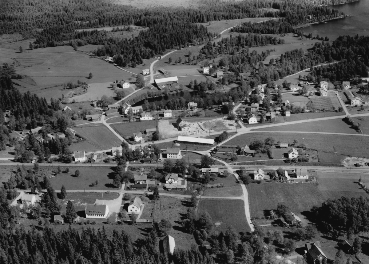 Flygfoto över Fredriksdal i Nässjö kommun, Jönköpings län. Nr: 415/1957