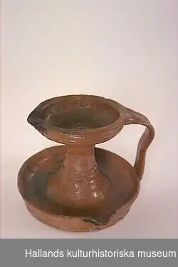 Tranlampa av keramik, lergods med glasyr.
