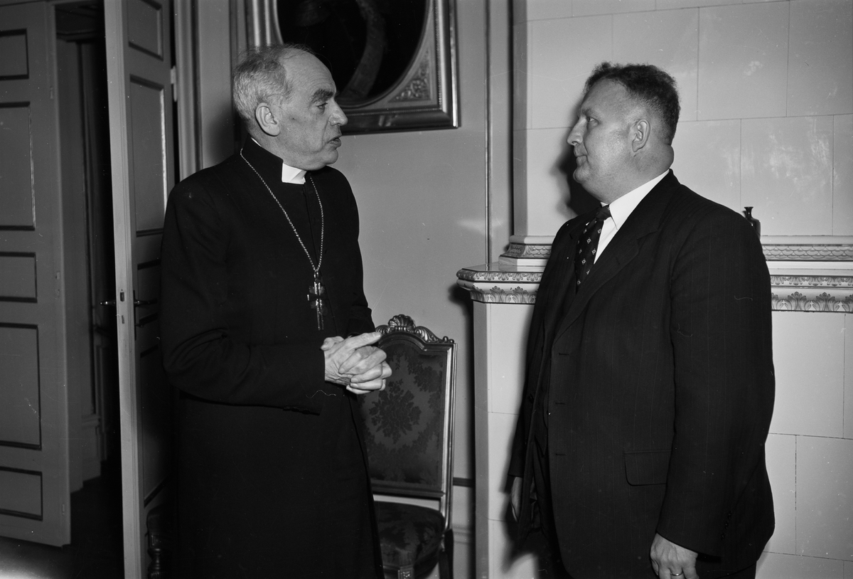 Ärkebiskop Yngve Brilioth med tysk gäst, Uppsala 1952