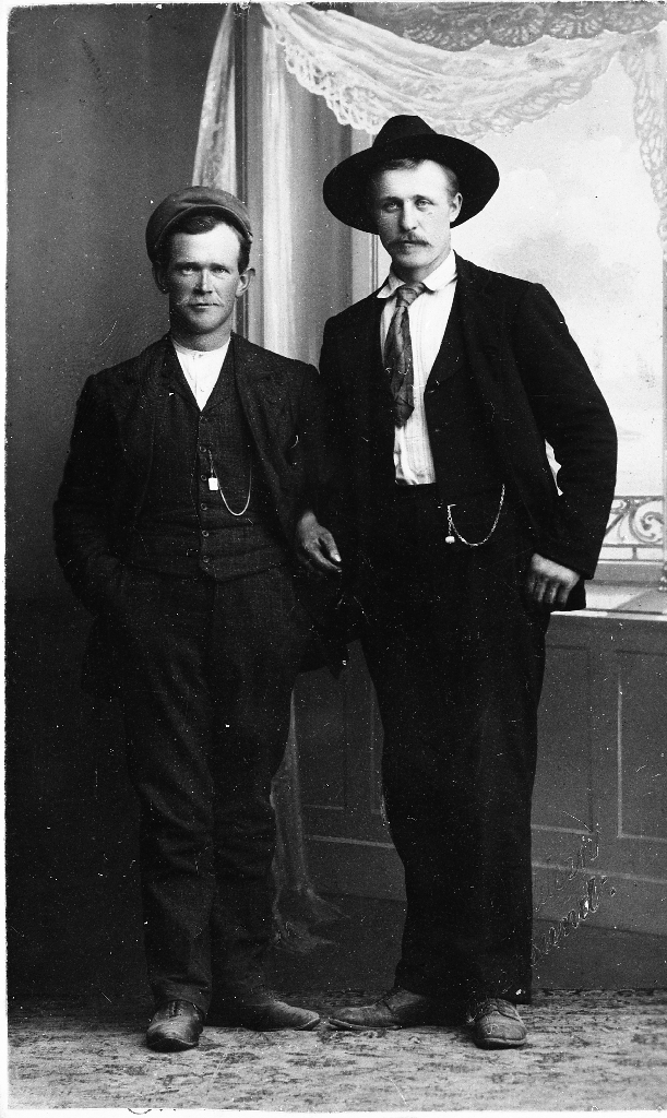 Syvert Matningsdal, Ogna og Hans Fossfjell, Ogna, (1882 - ). Hans er far til Ingrid Sikveland.