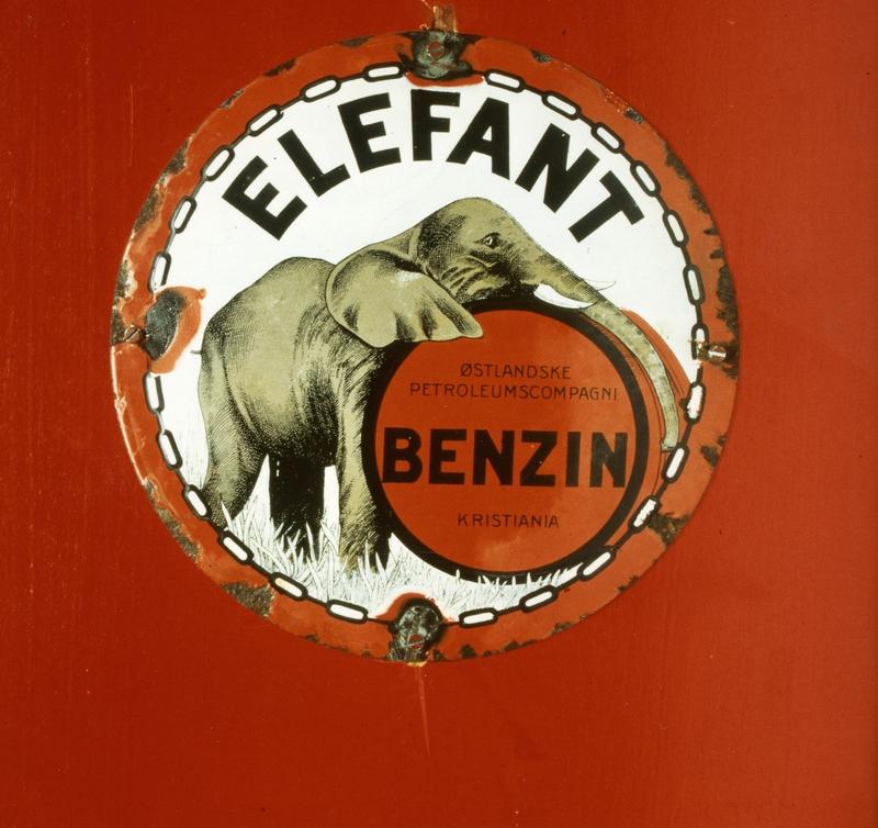 Reklame for Elefant Benzin. Foto: Statsarkivet i Stavanger. (Foto/Photo)
