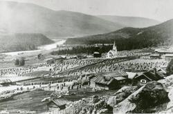 Torpo med kyrkjene ca.1890.
