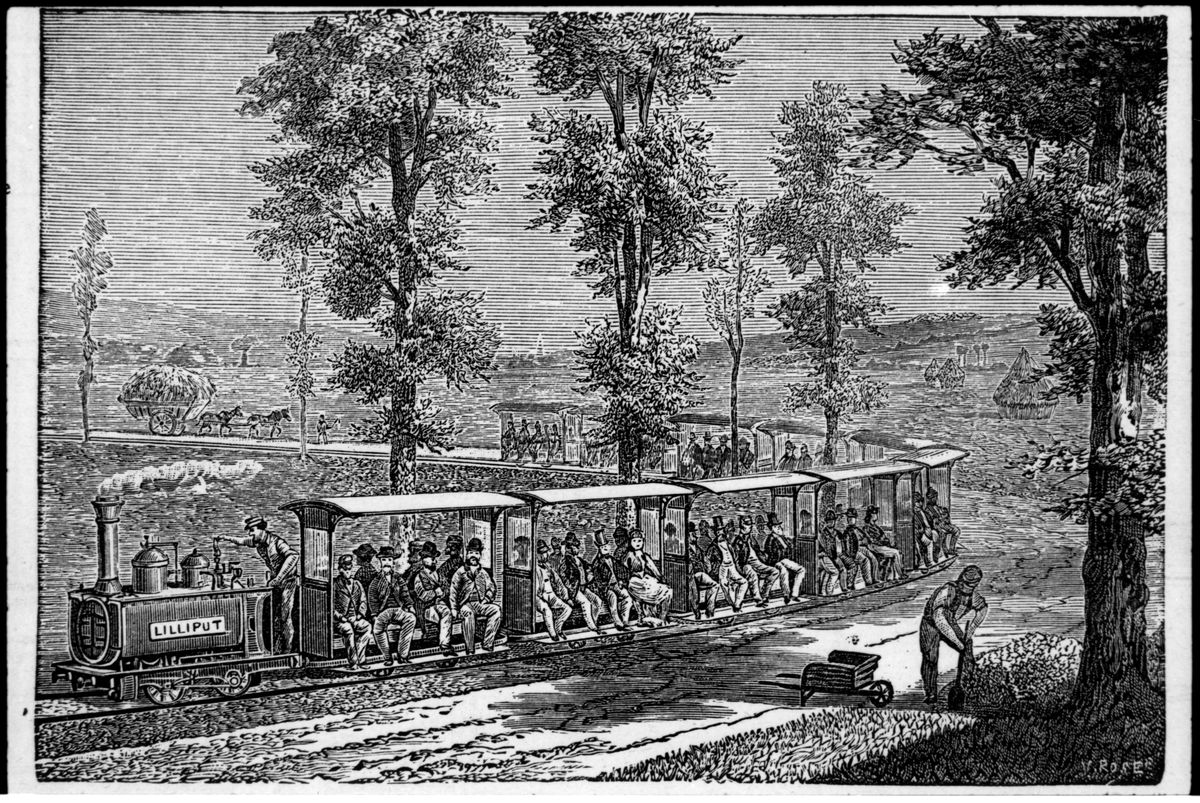 På landsbyggden ses ett ånglok med tio stycken öppna personvagnar. Samt ett hölass draget av två hästar.
