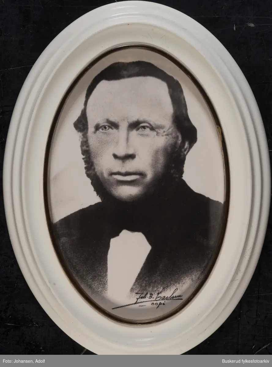 Portrettbilde av Chrisoffer Bølgen, f.  på Bølgen gård i Haug, Ringerike
Døde i 1914 i Hønefoss