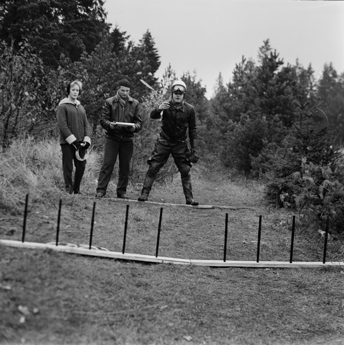 "Kul på hjul" - man kastar ringar på pinnar, Uppsala 1956