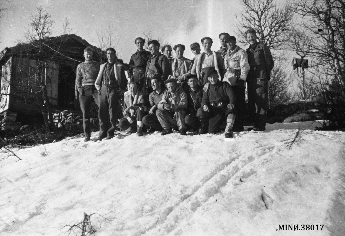 Milorgjegere og medlemmer av Lingegruppa Grebe Red fotografert ved frigjøringa i 1945.