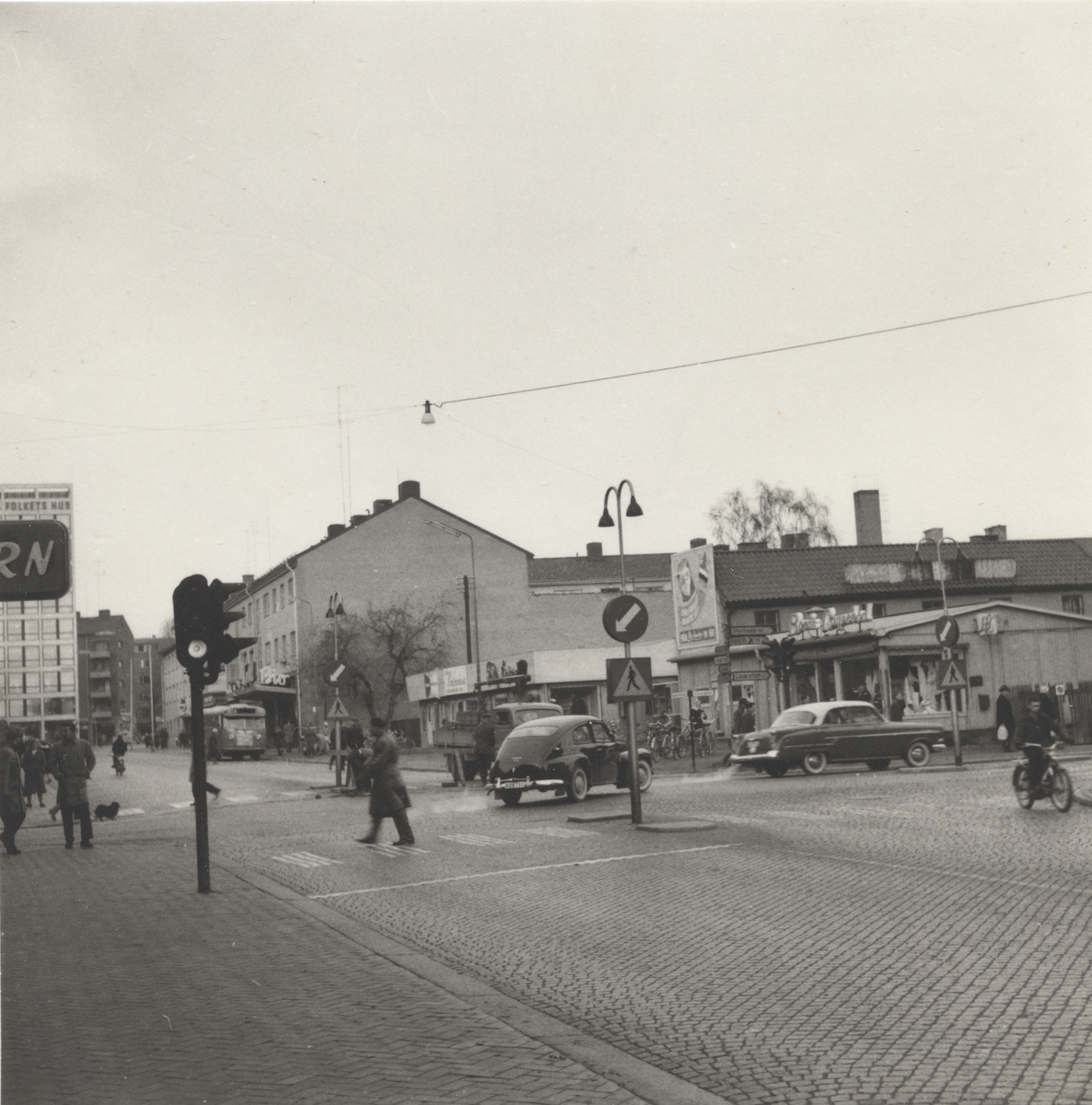 Västerås. Kopparbergsvägen mot norr, från korsningen Stora gatan. 1959.