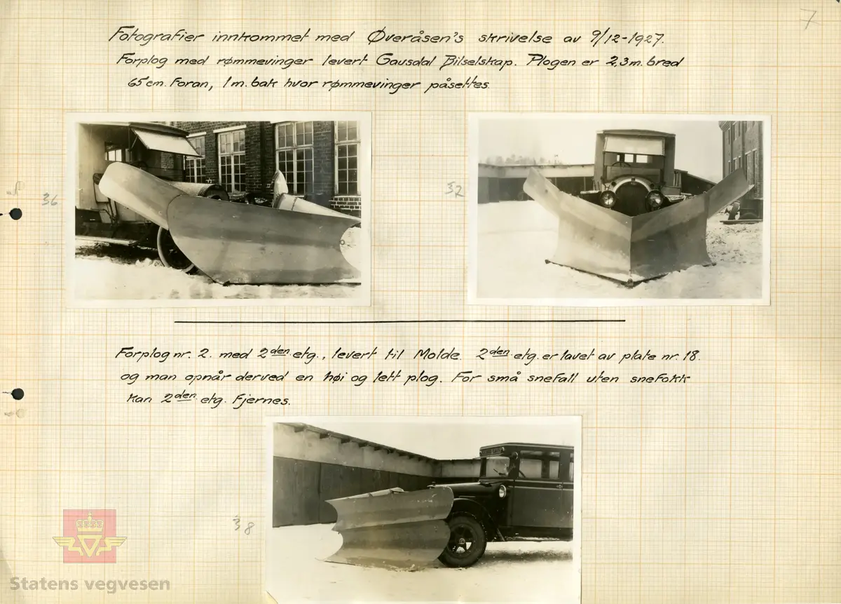 Bilde 1 og 2) Tekst som medfølger bildet: "Fotografier innkommet med Øveraasens skrivelse av 9/12-1927. Forplog med rømmevinger levert Gausdal Bilselskap. Plogen er 2,3 meter bred. 65 cm Foran, 1 meter bak hvor rømmevinger påsettes". 
Øveraasens forplog med rømmevinger påmontert Opel lastebil.  Opel var uvanlig som lastebil i Norge så tidlig, dette er en bil produsert før 1925.  Opplysninger til kjøretøyet gitt av Asbjørn Rolseth. 
Bilde 3) Bilde med tekst av Øveraasen skrivelse 9-12-1927.
Bilde 4) Dette er bilde fra album "Snebrøyting" 1918-1934 som er merket: "Øveraasens nye forplog og sideplog. Elverum 14.03.1928. Bemerk: Rømmmeving på forplogen." Mange menn er med på prøveforsøk av den nye plogen. 
Bilde 5) Bilde med tekst fra Øveraasens nye forplog og sideplog. Elverum 14-3-1928. 
Se NVM 00-F-33454 Relasjon og relaterte objekter  lenger ned på siden. Her står også opplysninger om lastebilen. 

Ref. til "Meddelelser fra Veidirektøren", Nr. 10- og Nr. 11-1931: "Snerydningen på våre veier vinteren 1930-1931". 
Ref. til "Meddelelser fra Veidirektøren", Nr. 3-1930,  "Snebrøytingsforsøk med 6-hjulere," av overingeniør N. Saxegaard.