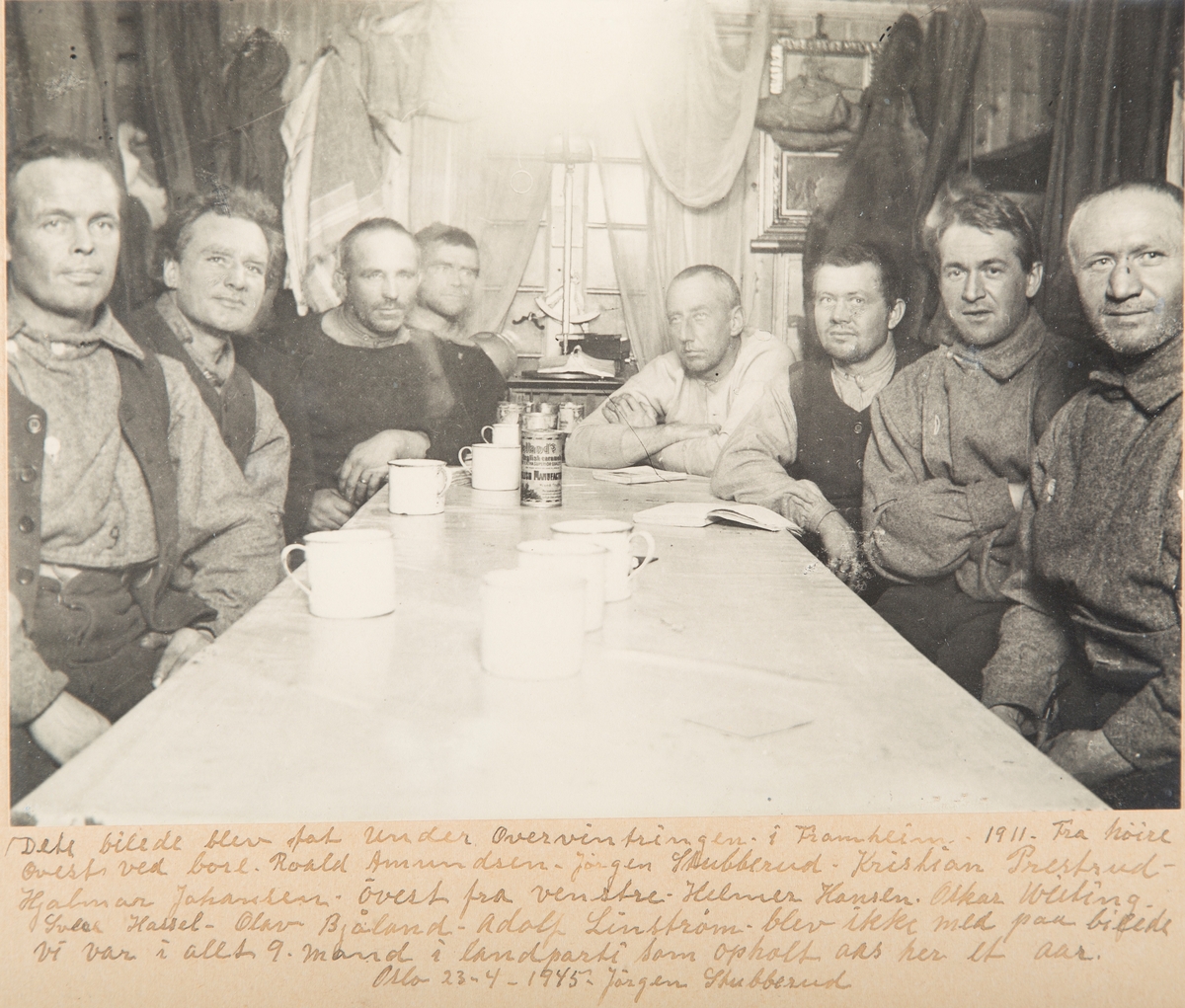 Gruppebilde av overvintringen i Framheim 1911