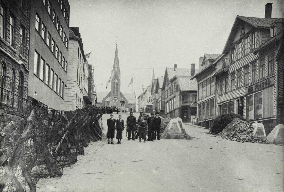 Torgbakken sett mot øst, sommeren 1945.