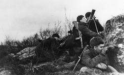 Sovjetiske styrker rykker frem mot den norske grensen, Minek