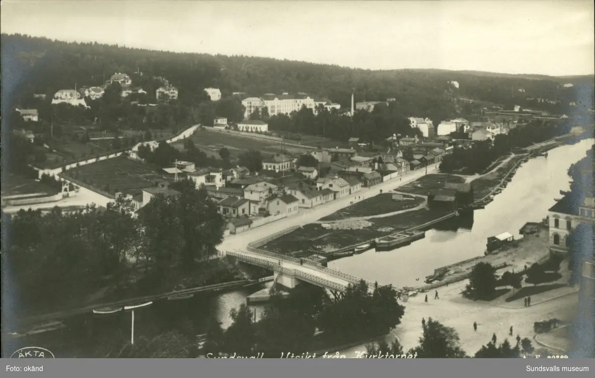Vykort med motiv över Sundsvall från Gustav Adolfs kyrktorn över Norrmalm.