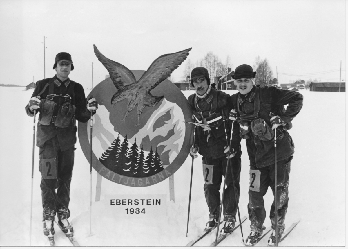 Regementets lag vid Eberstein-tävlingen 1984

Fr v; lt Christer Schlegel, kn Peter Tengbrand och mj Torbjörn Wirf.