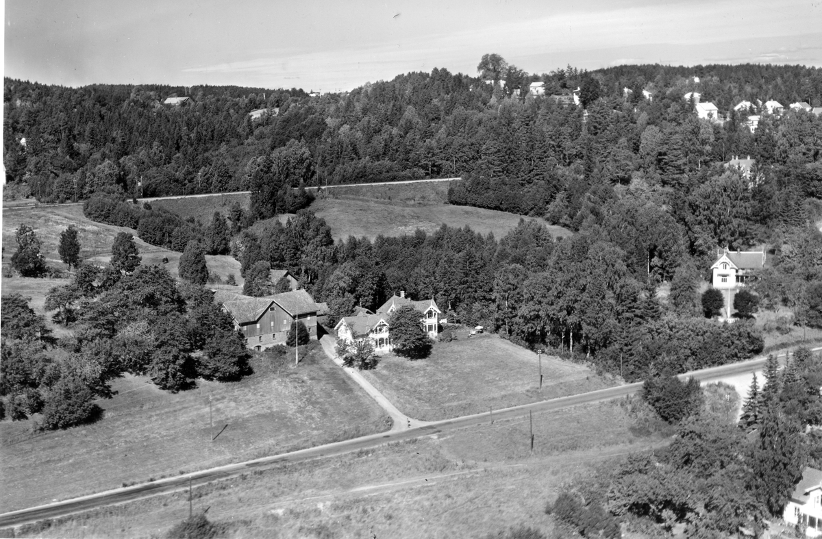 Flyfotoarkiv fra Fjellanger Widerøe AS, fra Porsgrunn Kommune. Nystrand. Fotografert 08.08.1959. Fotograf J Kruse