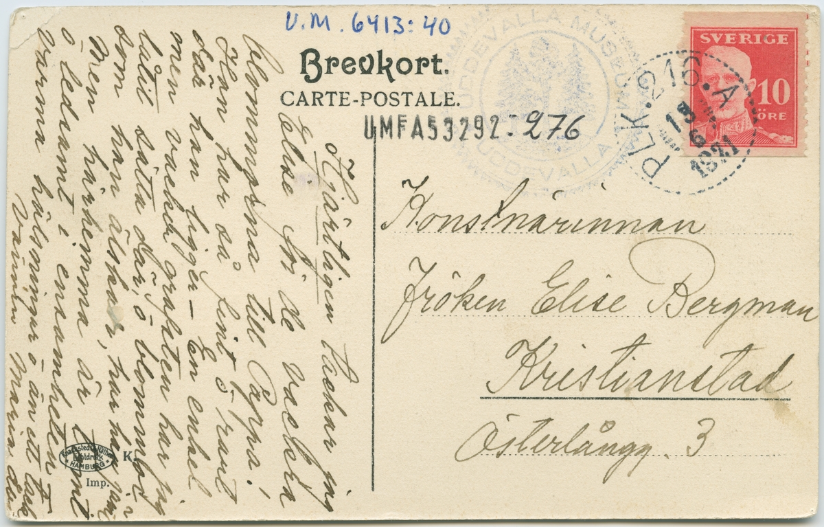 Tryckt text på vykortets framsida: "Lilla Ångbåtsbryggan, Gustafsberg, Uddevalla."